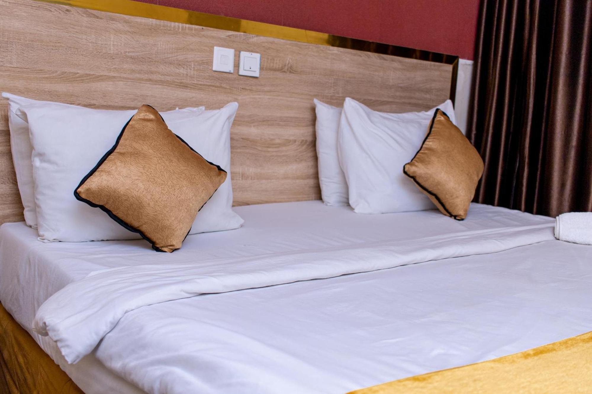 Royal Rex Hotels And Spa 拉各斯 外观 照片